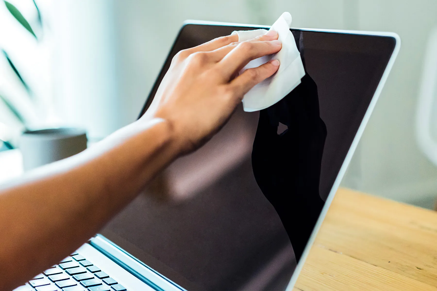 The best method to clean your computer screen