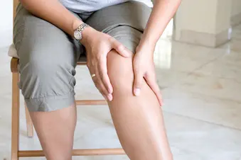 person with knee pain