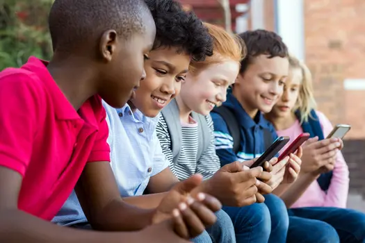 photo of children using smartphones