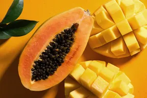 Papayas have several health benefits. They’re rich in antioxidants and contain lots of fiber. (Photo credit: iStock / Getty Images)
