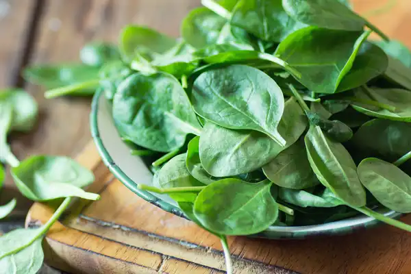photo of raw spinach,