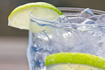 photo of sparkling water with lime