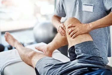 Tearing or stretching your ACL is a common knee injury. But you can avoid it with proper form and exercise. (Credits: iStock/Getty Images)